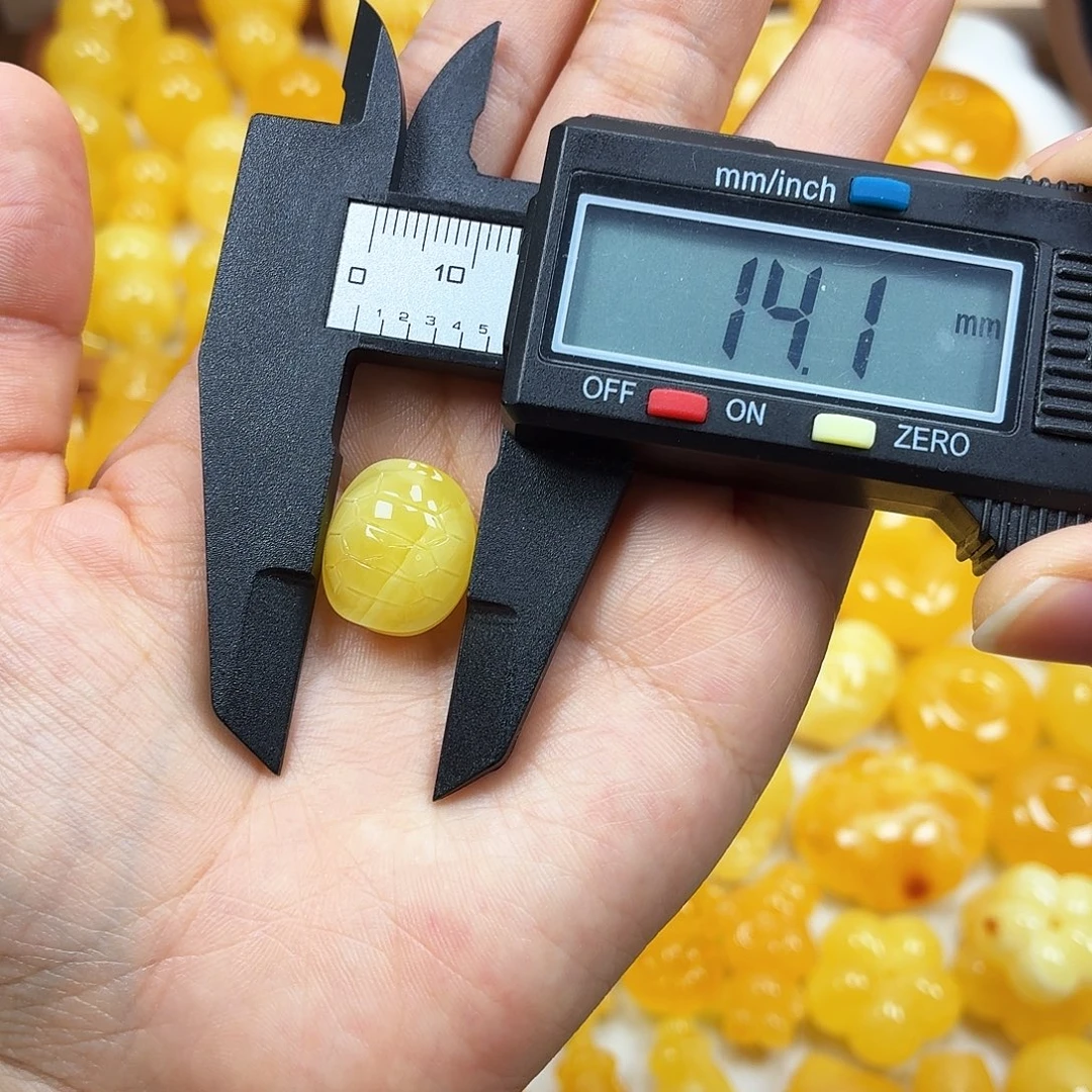 蜜蜡未镶嵌颈饰焦皮富甲