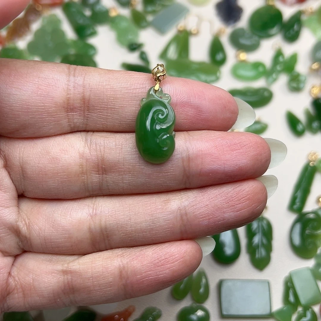 和田玉（碧玉）18K金镶嵌颈饰?