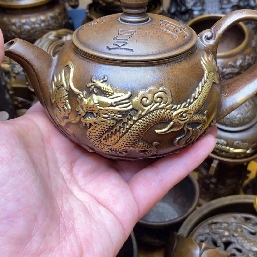 铜器摆件做工精良