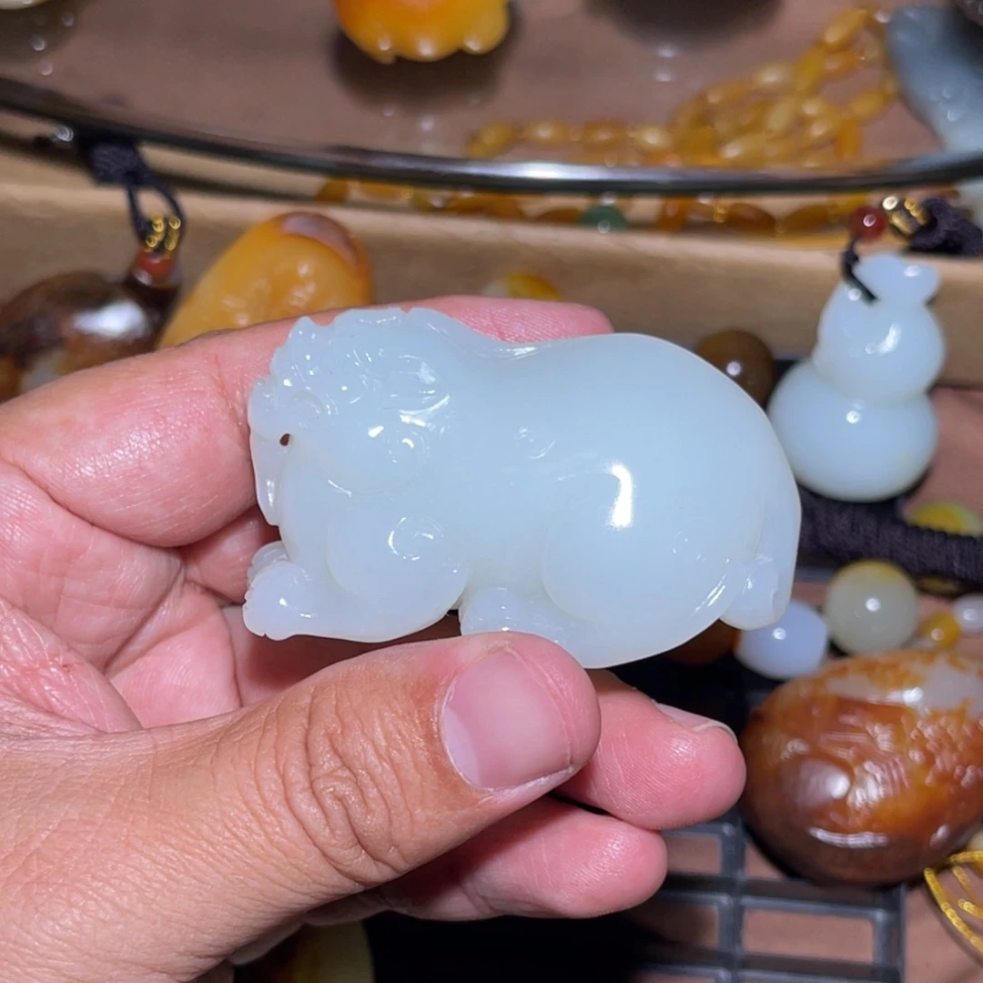 和田玉未镶嵌车挂