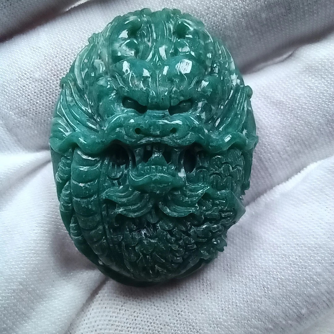 天然原矿绿松石精工雕刻龙牌男女款配饰绿色