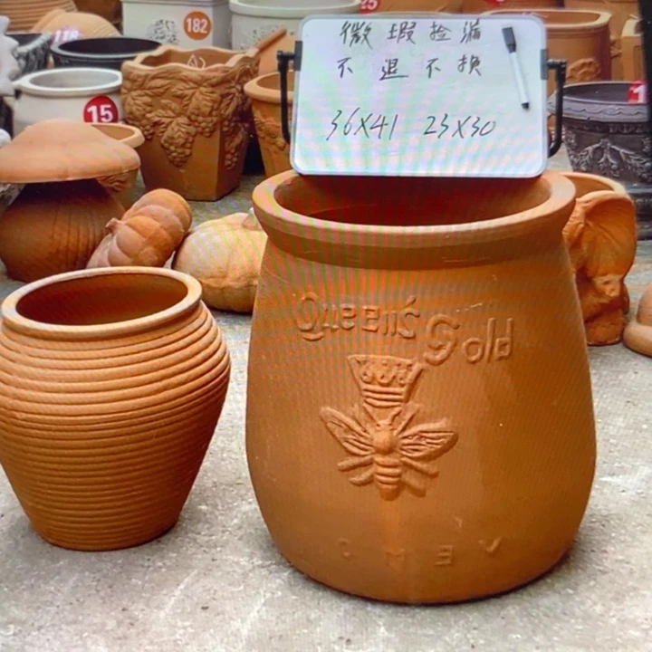 微瑕捡起2个红陶
