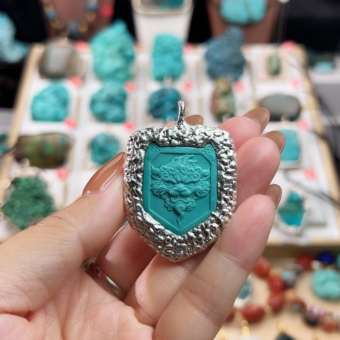 绿松石未镶嵌颈饰