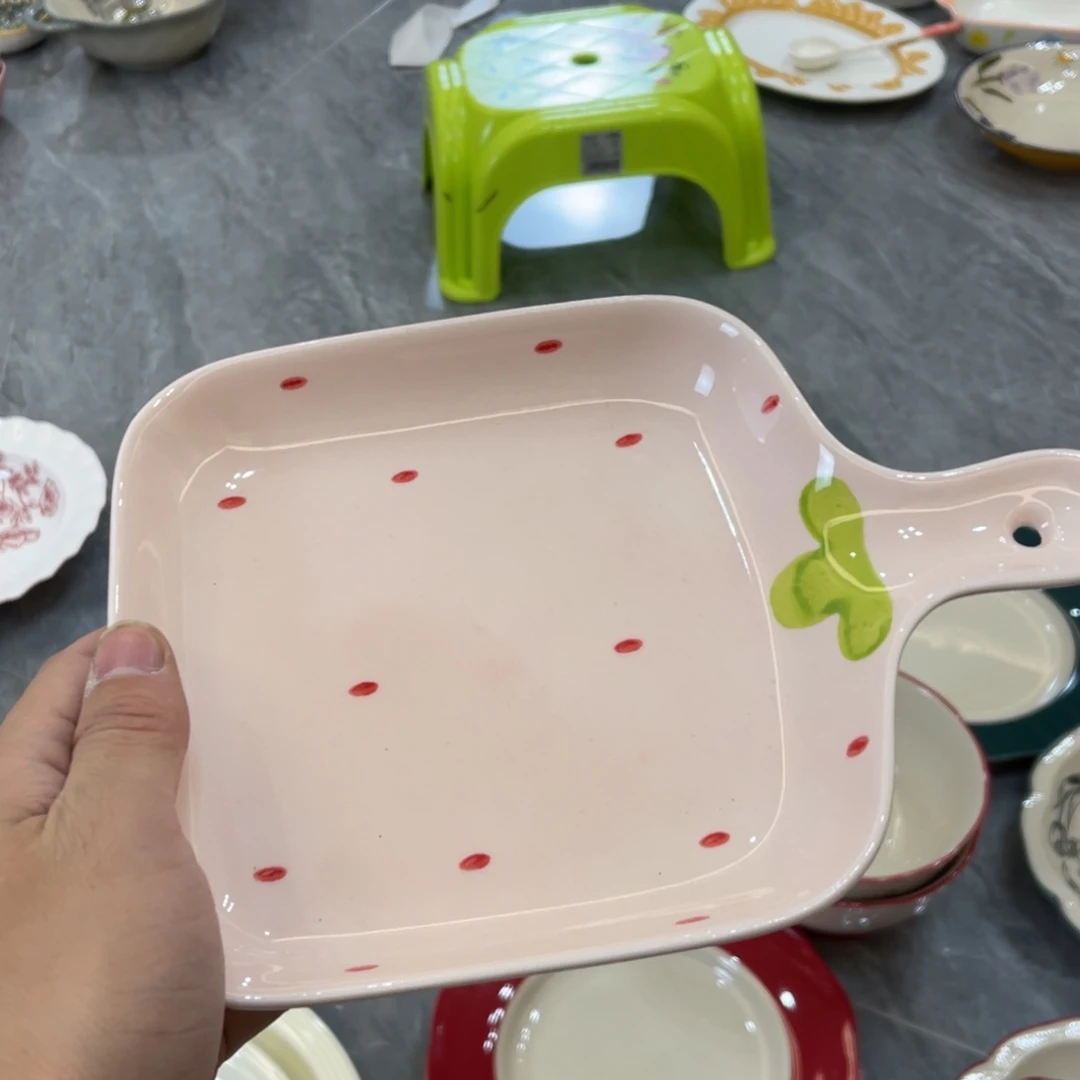 陶瓷微瑕餐具介意勿拍，满18飞！