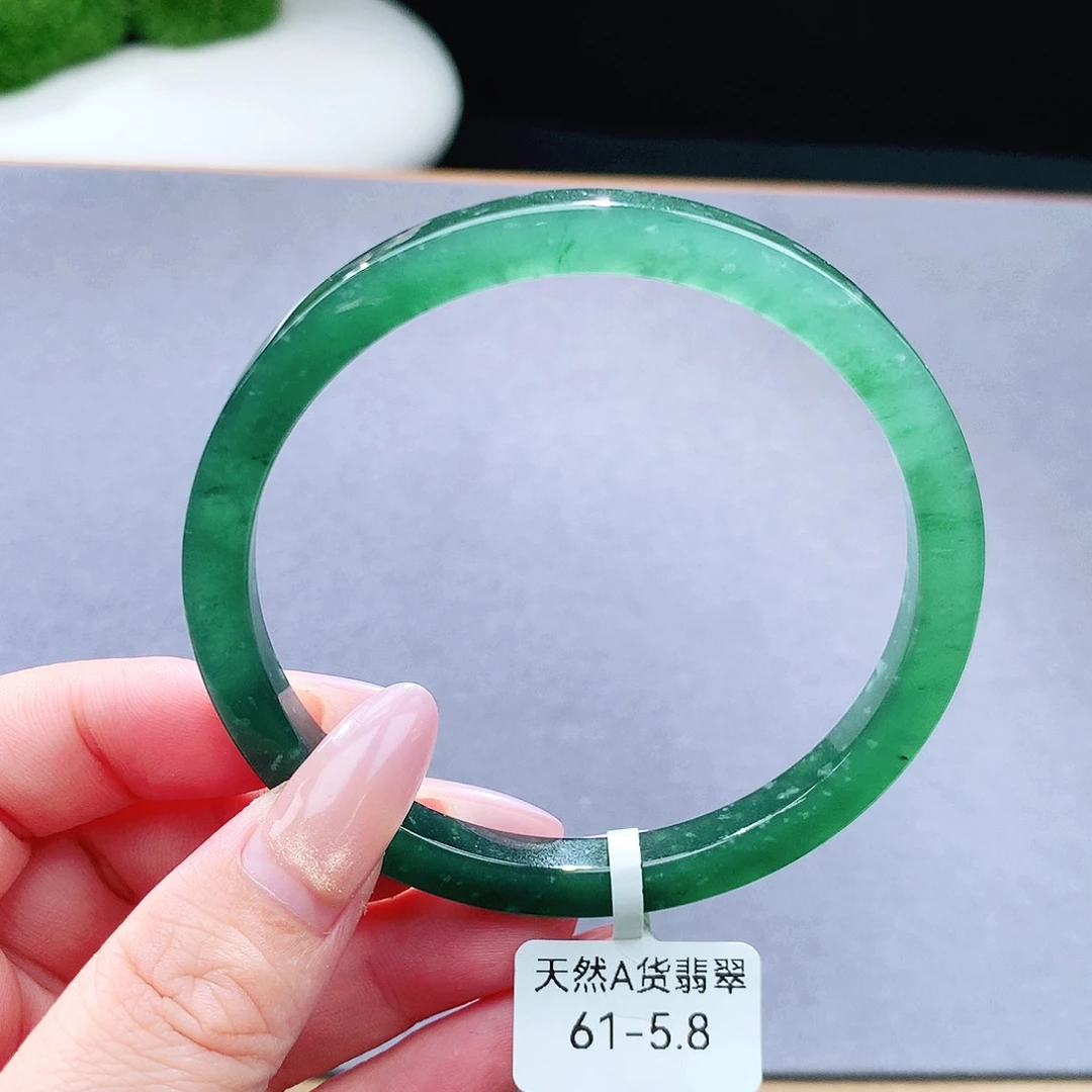 未镶嵌手镯（圆镯）翡翠