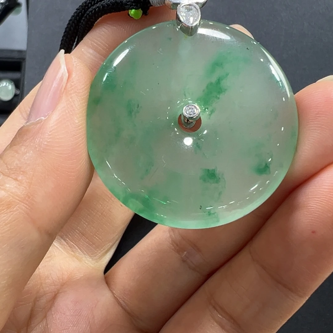 石英质玉未镶嵌颈饰