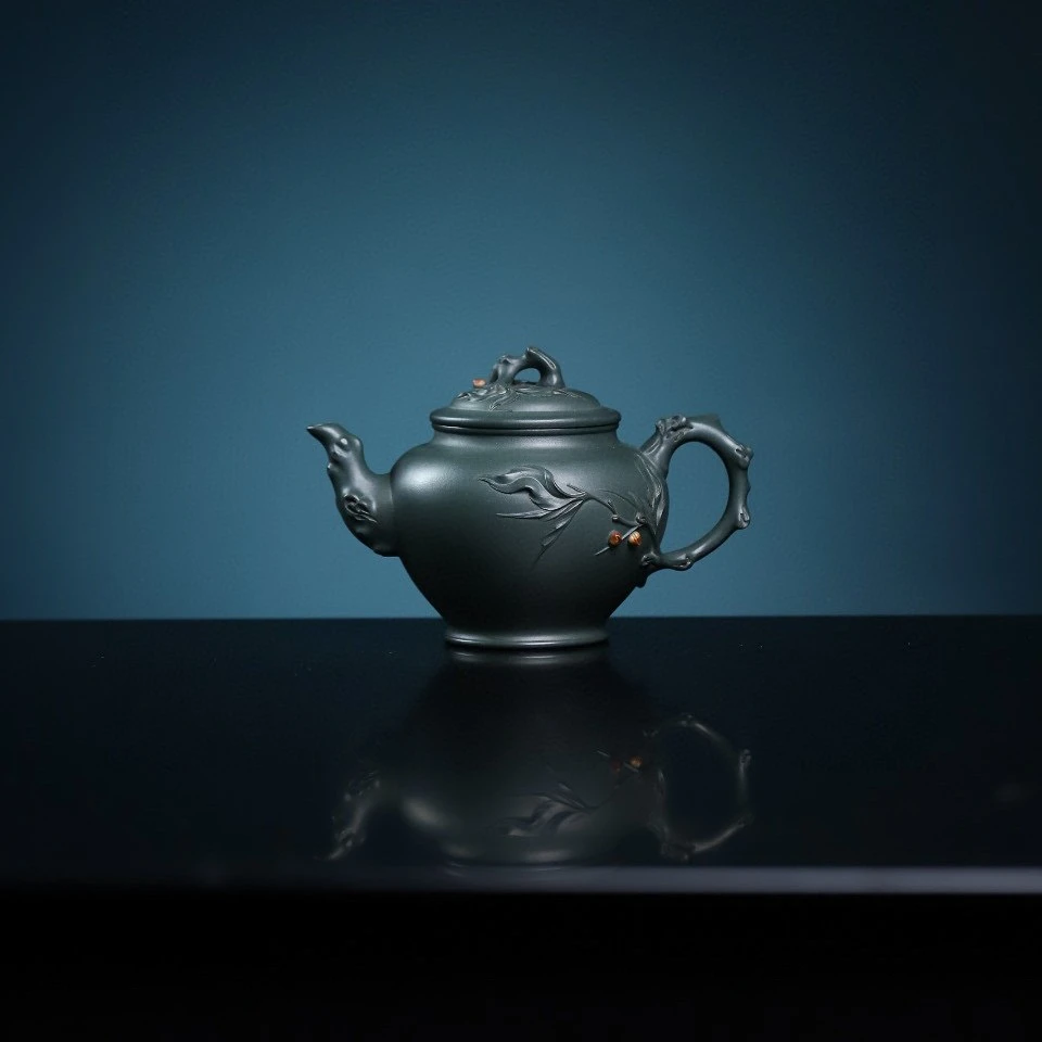 《寿桃报春》紫砂壶/420cc/民国绿泥/网孔