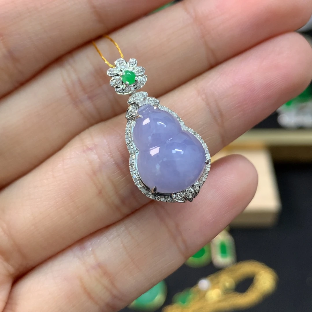 翡翠18K金镶嵌颈饰紫葫芦