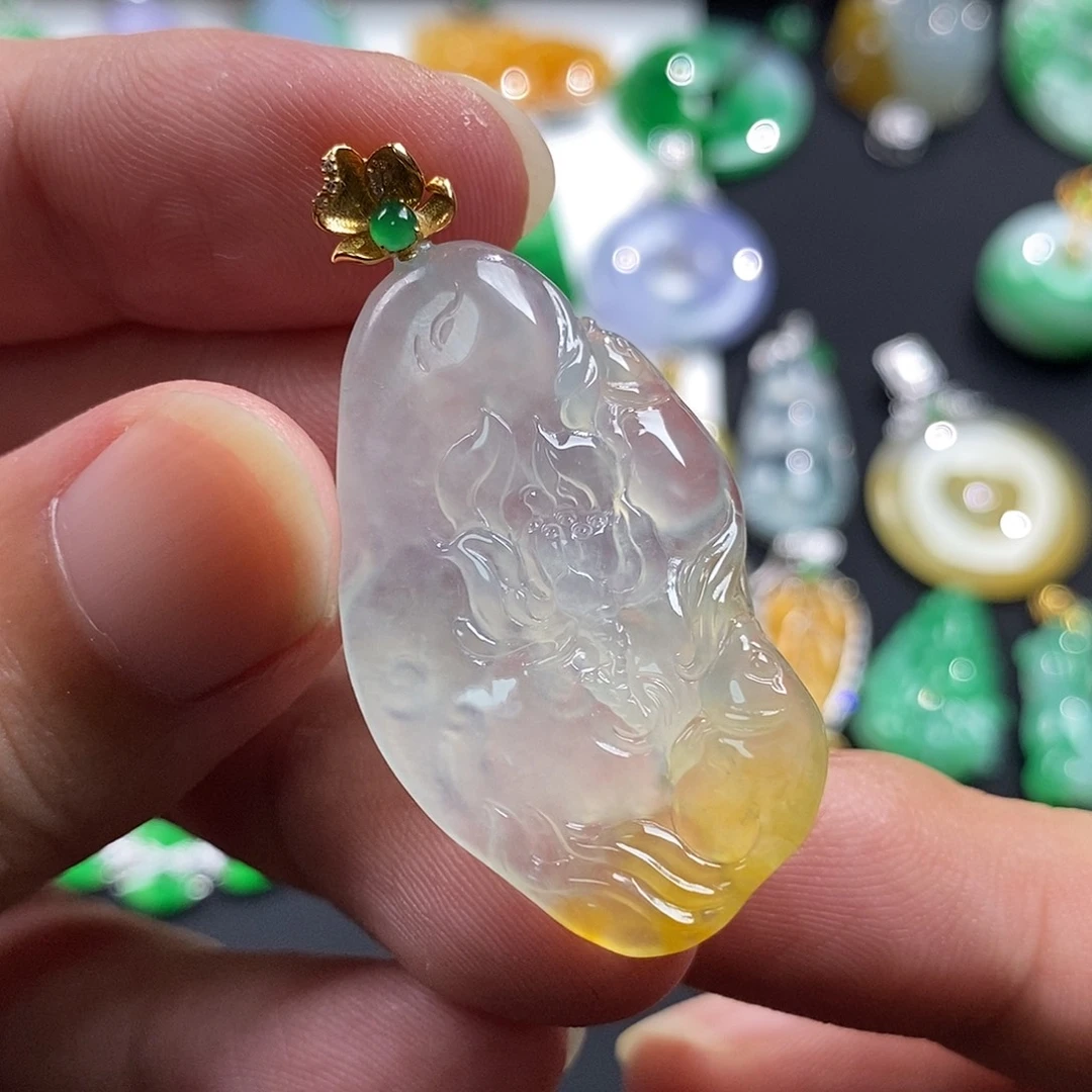翡翠18K金镶嵌颈饰翡翠