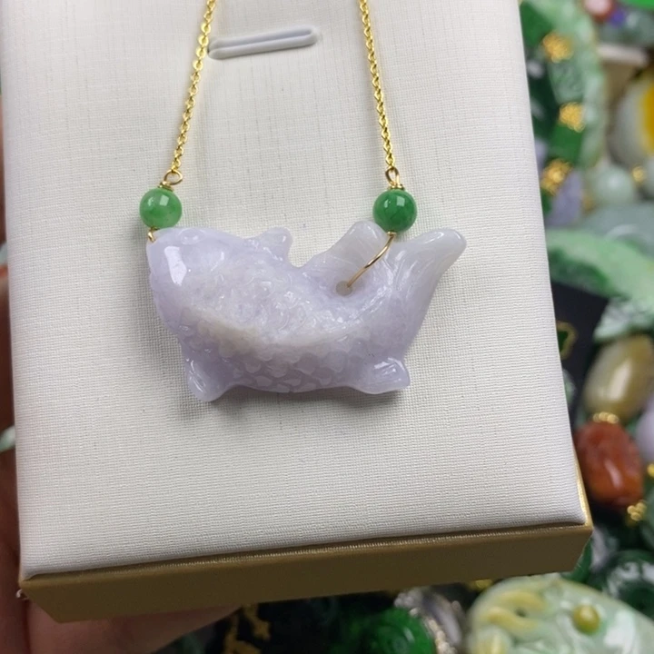 翡翠未镶嵌吊坠(赠链)