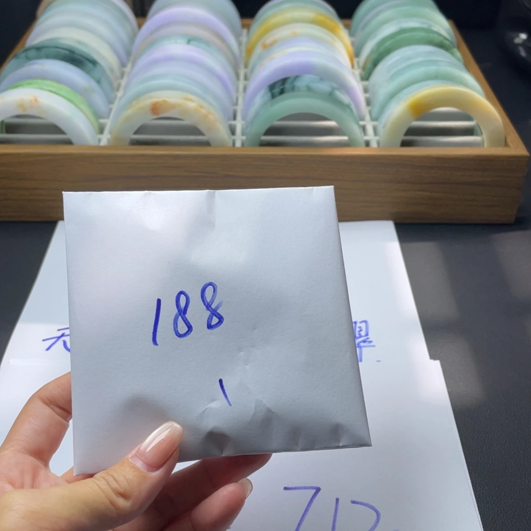 爱***石未镶嵌翡翠手镯定制翡翠