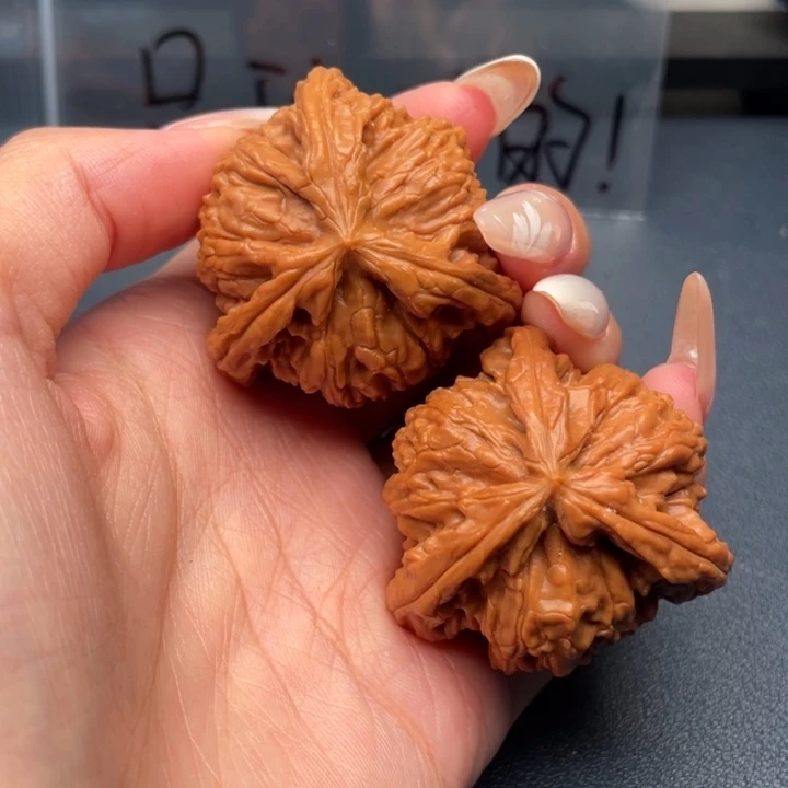 飞***9文玩核桃吊坠白狮子