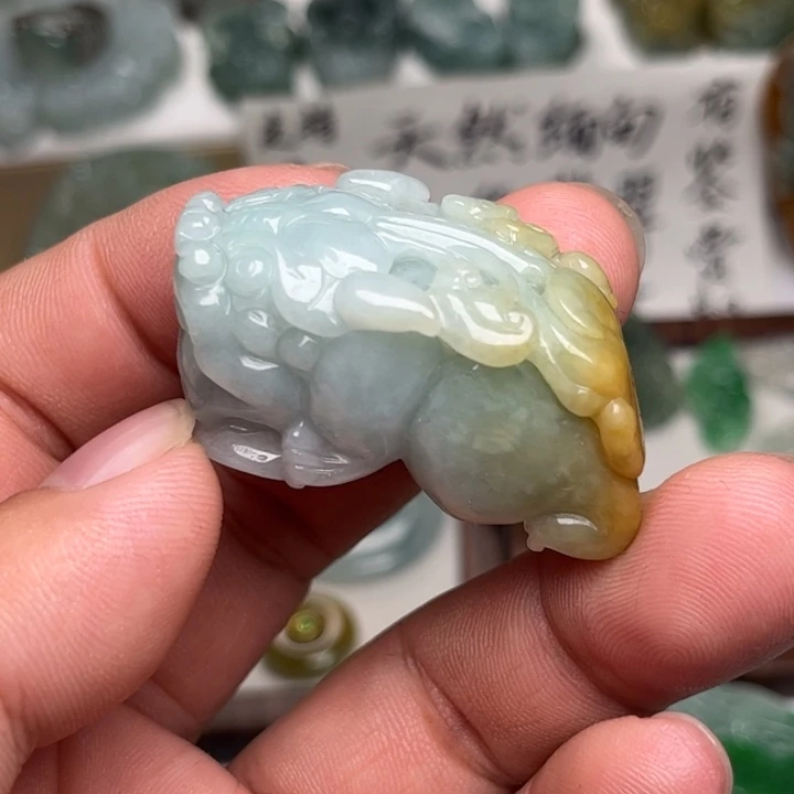 冷***欢颈饰未镶嵌翡翠貔貅