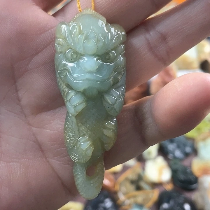 蛇纹石玉颈饰未镶嵌