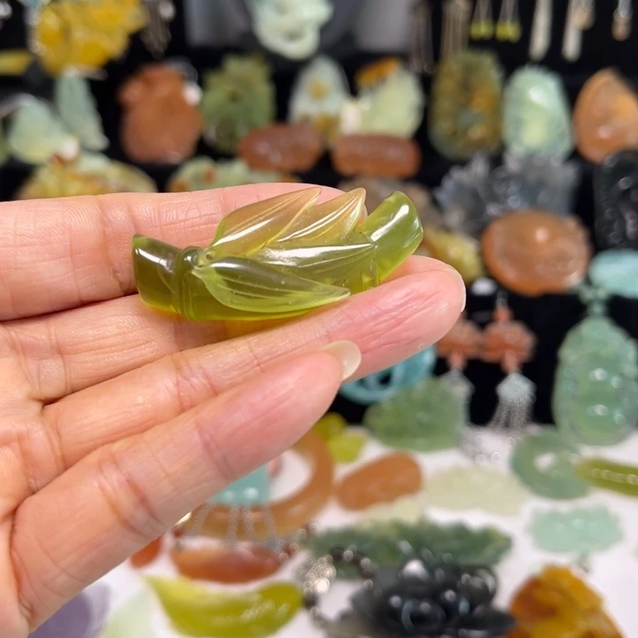 蛇纹石玉未镶嵌吊坠(赠链)