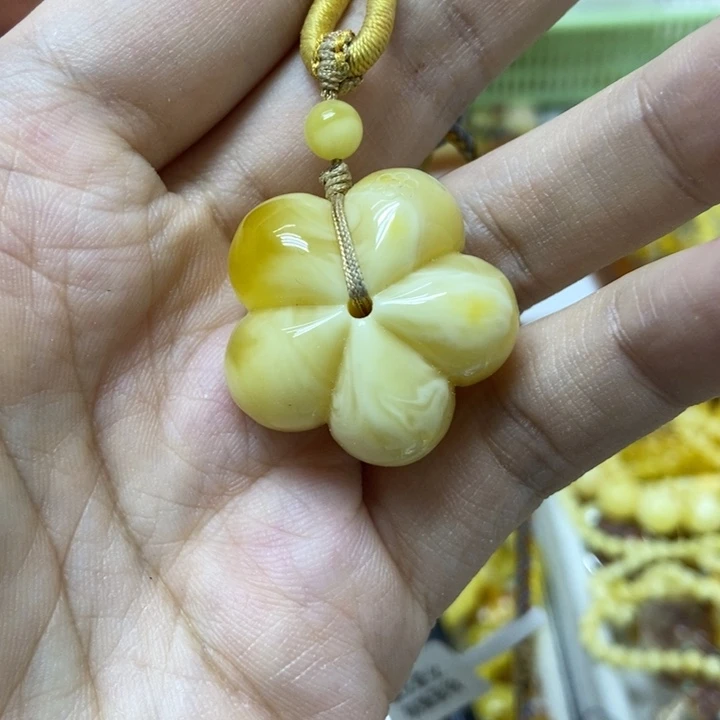 蜜蜡未镶嵌裸石吊坠