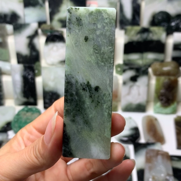 独山玉未镶嵌颈饰