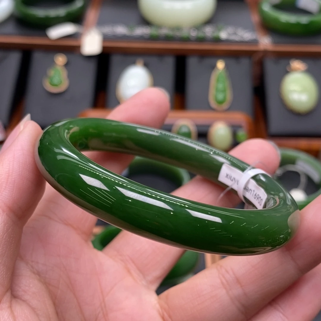 和田玉（碧玉）未镶嵌手镯