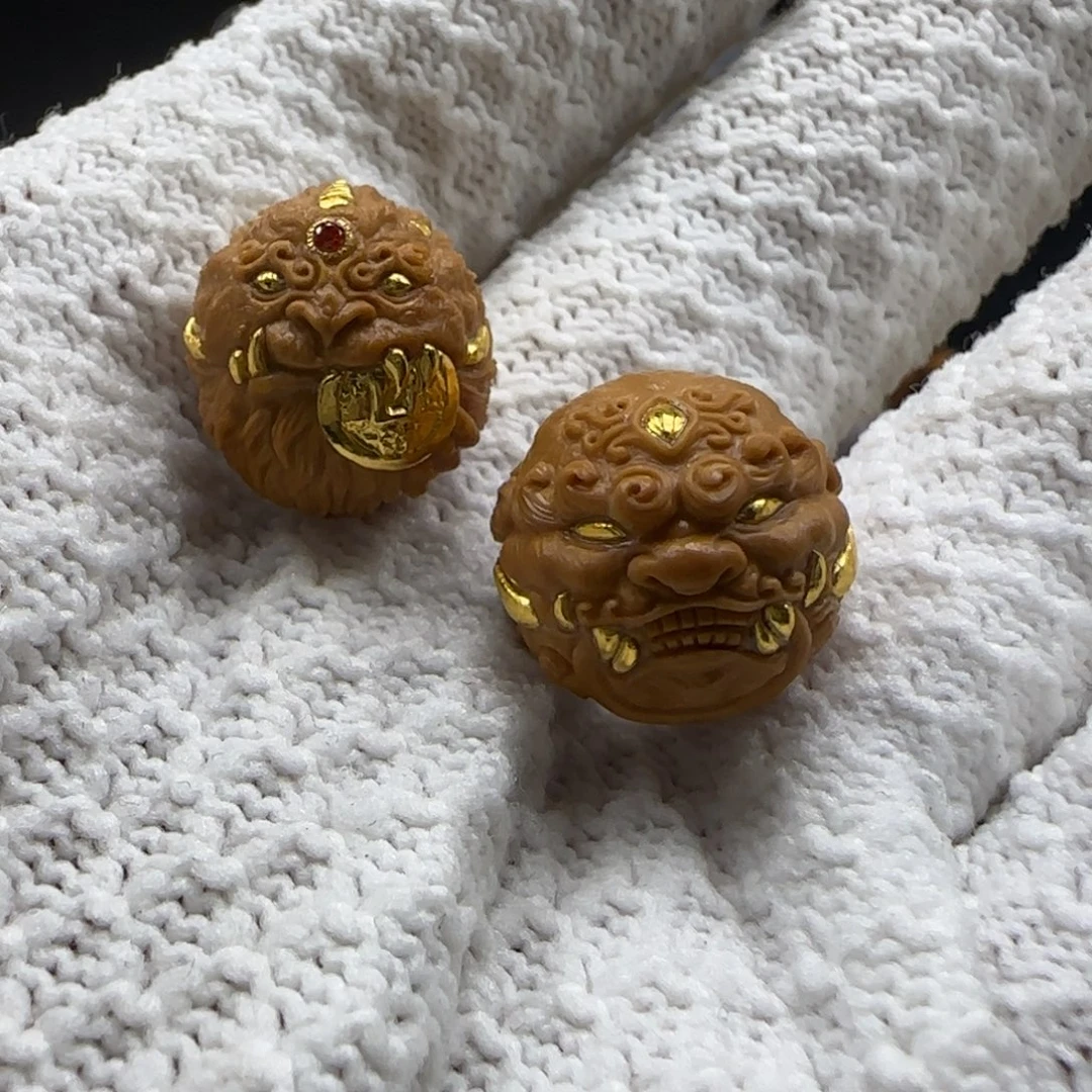 Z***.猴头核桃吊坠两颗镶嵌24k