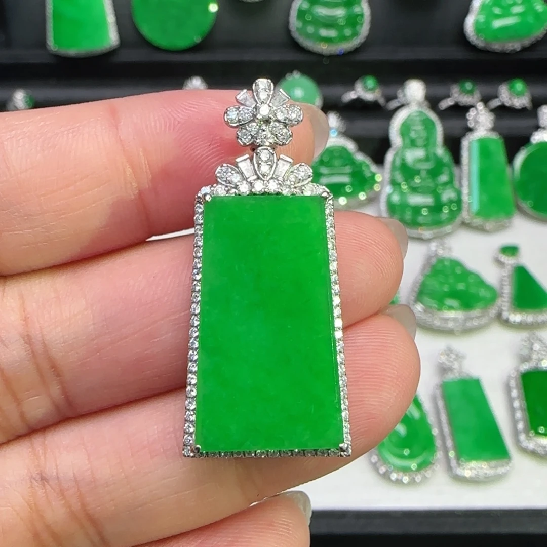 遇***贵翡翠18K金镶嵌颈饰吊坠