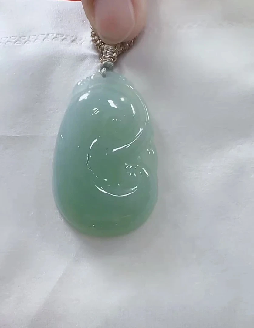 天然翡翠A货冰如意（多样性发货发一个）宽23-25高37-40厚5-7送绳