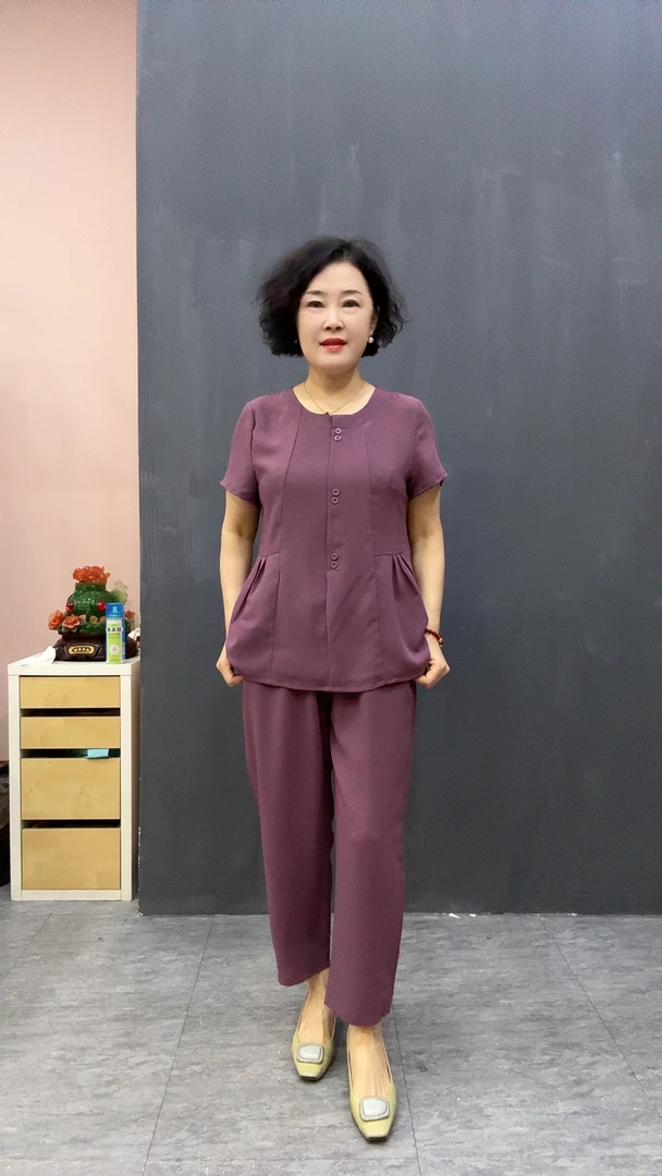 夏季时尚百搭加大码冰丝妈妈套装