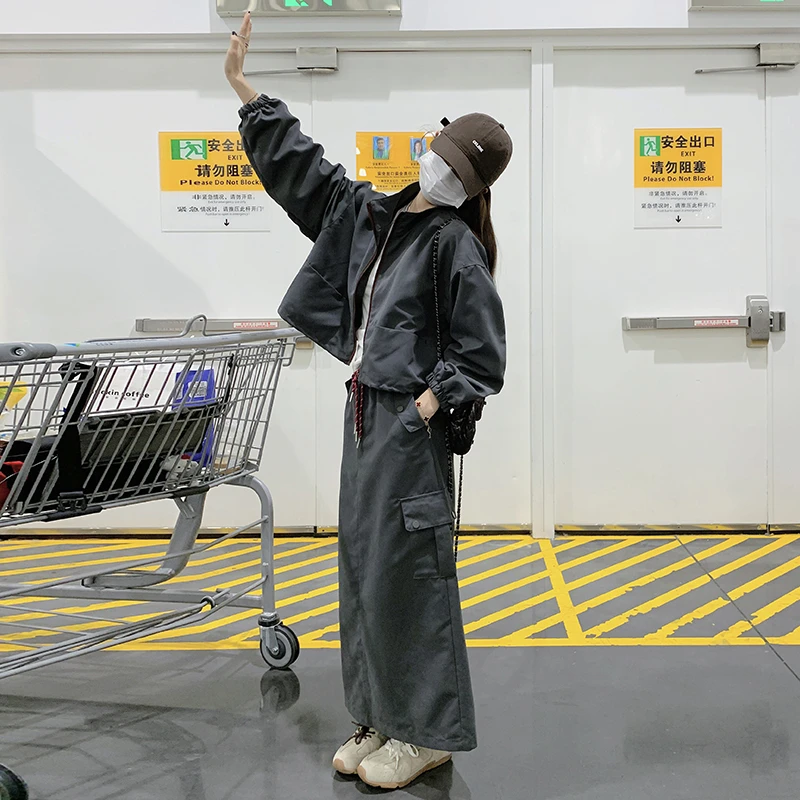 灰色休闲运动穿搭一整套女2025初春新款设计感时髦夹克工装半身裙