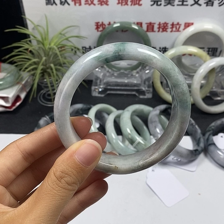未镶嵌手镯翡翠49号。 58.7圈