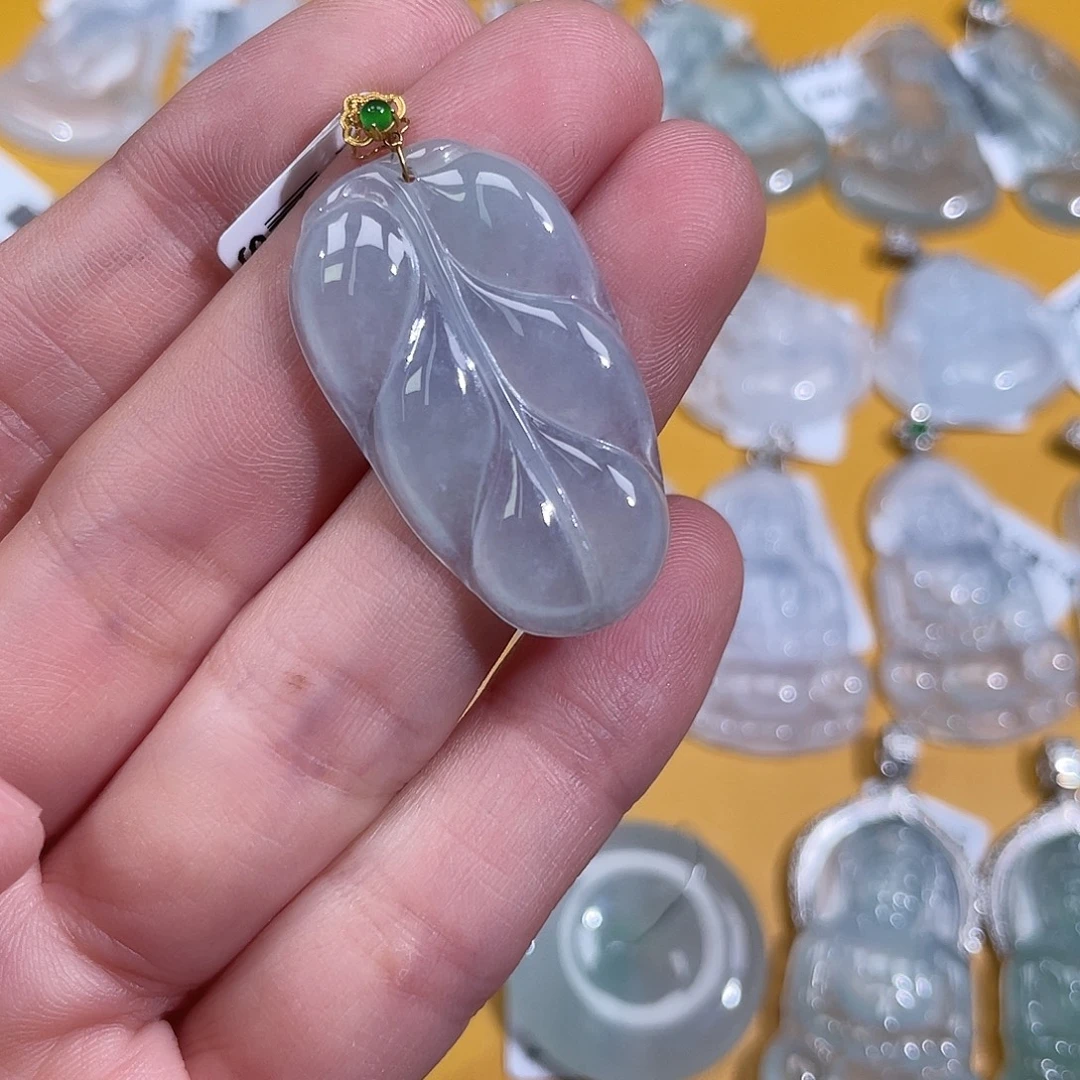 翡翠18K金镶嵌颈饰叶子