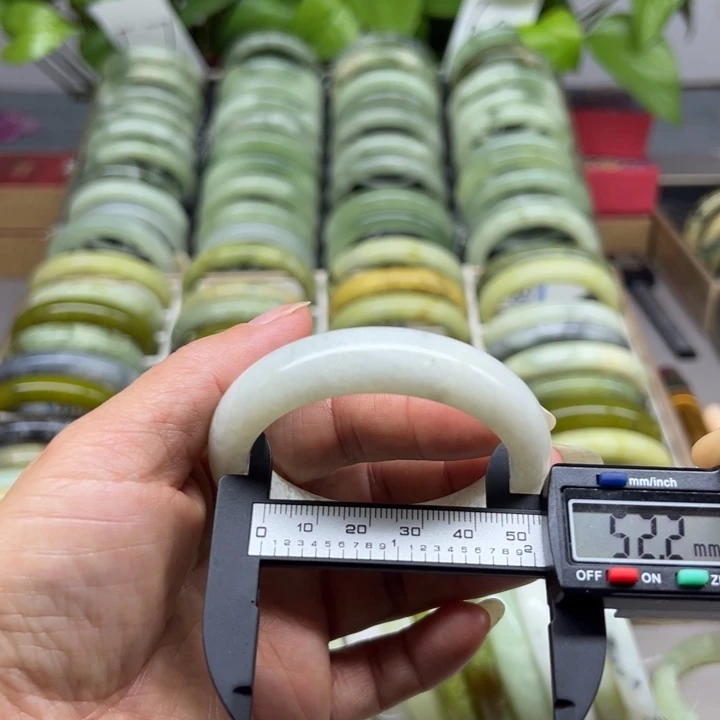 蛇纹石玉未镶嵌手镯61