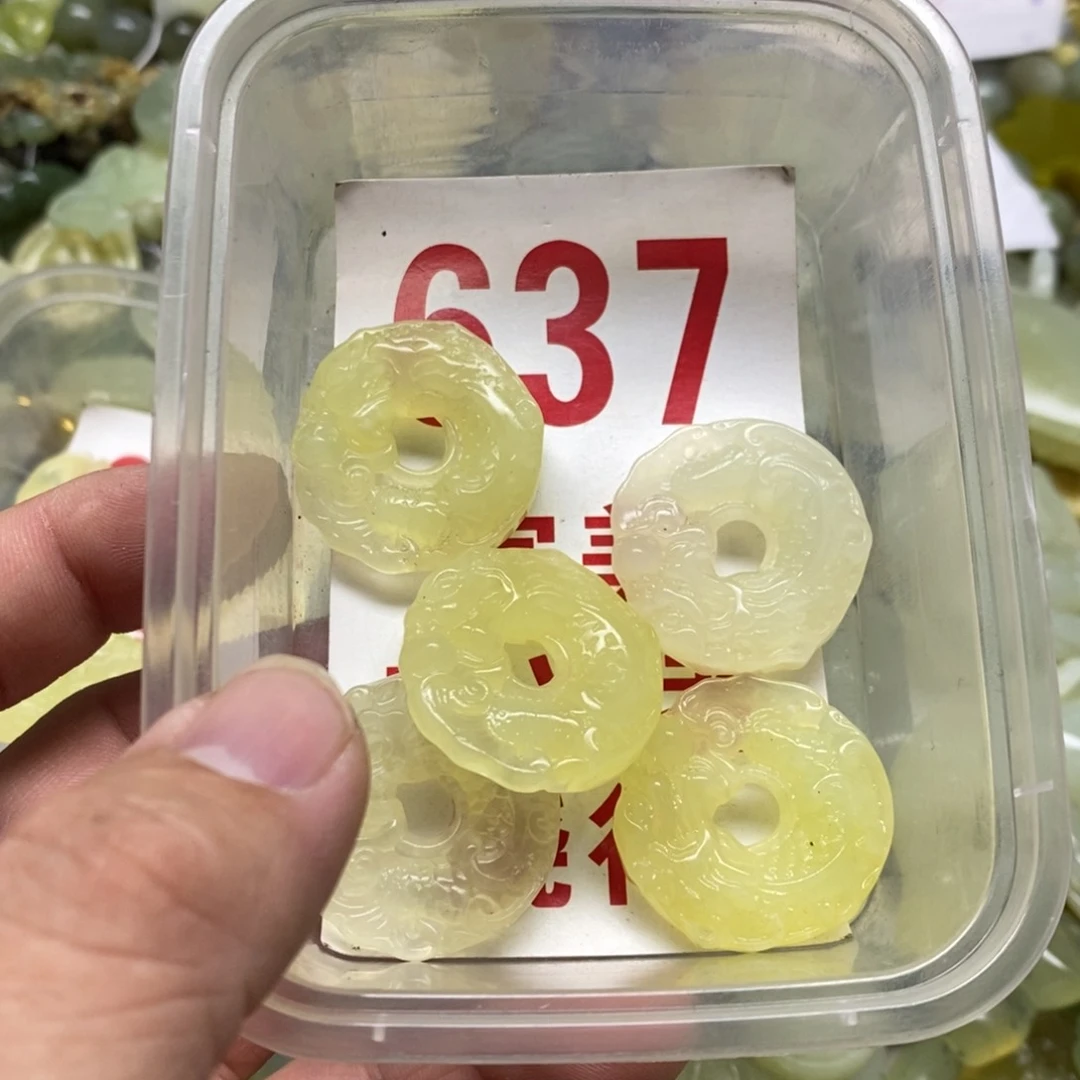 蛇纹石玉挂坠未镶嵌