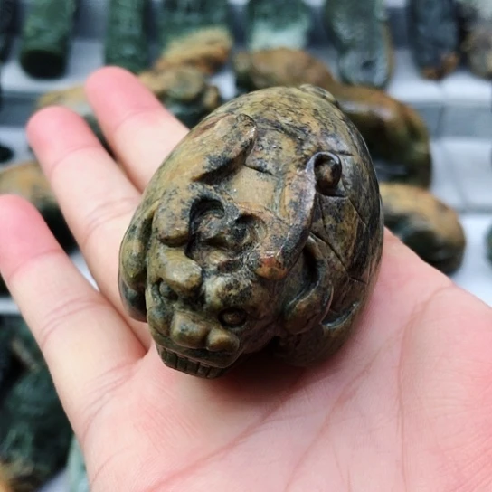 未镶嵌岫岩河磨玉（透闪石质玉）把件