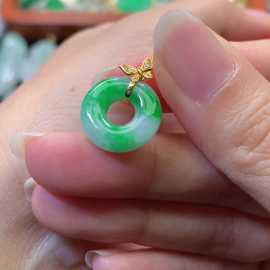 【闪购商品】吊坠(赠链)18K金镶嵌翡翠