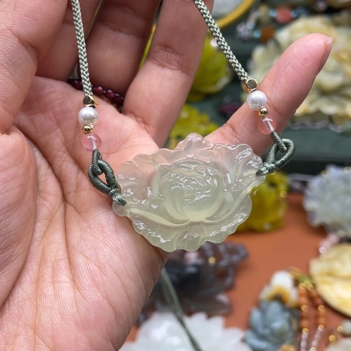 蛇纹石玉未镶嵌吊坠