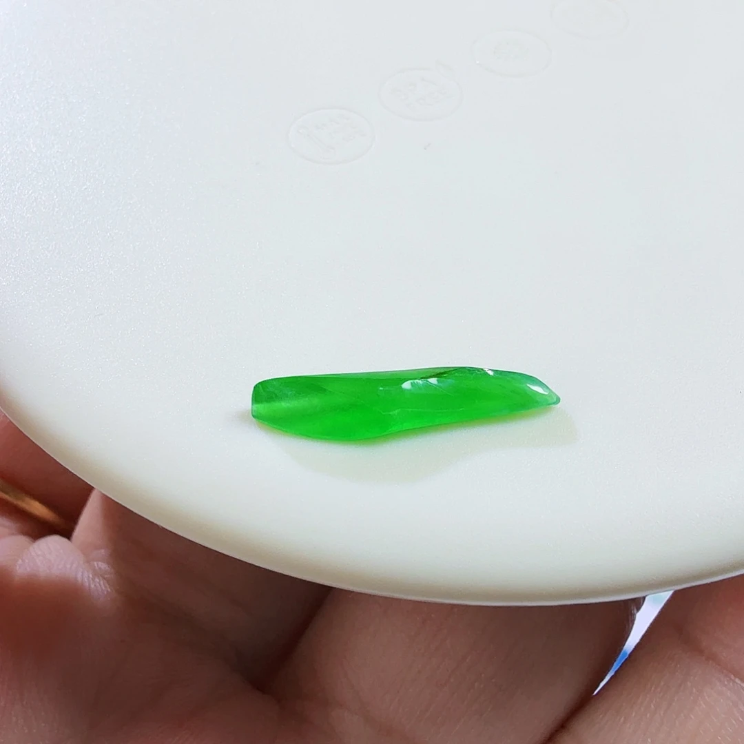 翡翠未镶嵌颈饰裸石