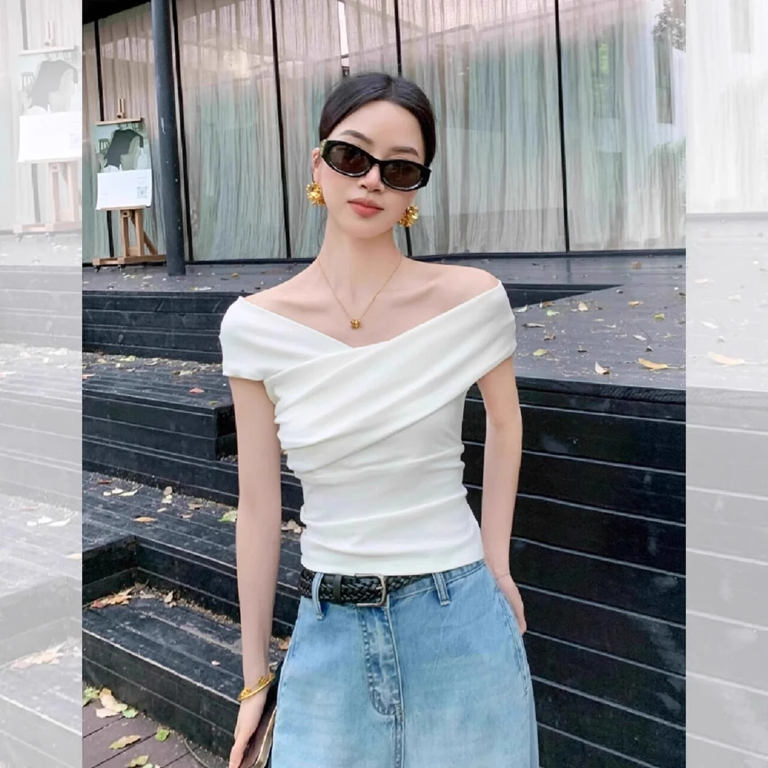 芯娇晴白色不规则一字肩短袖t恤女夏季独特漂亮绝美短款露肩上衣