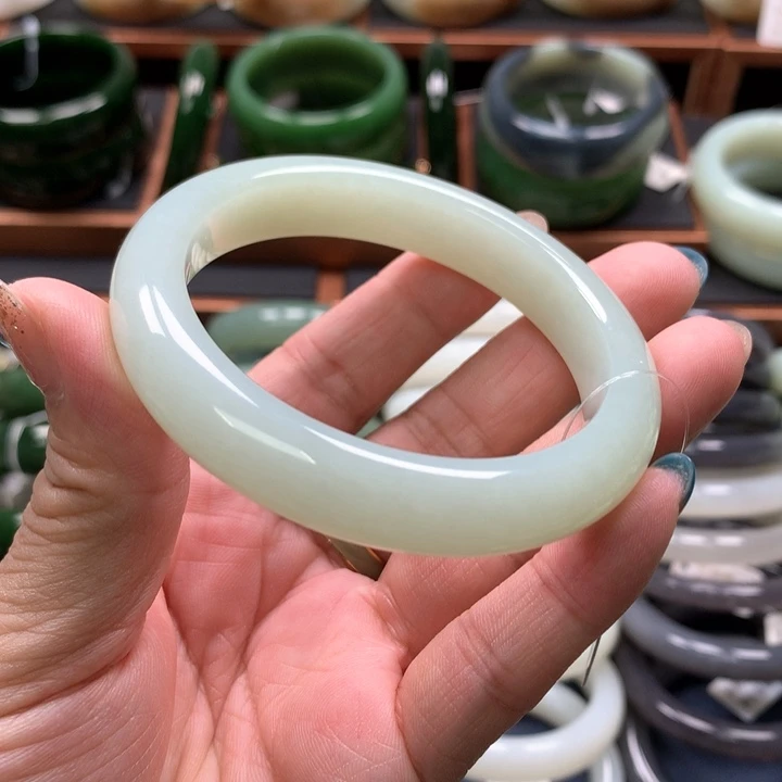 【闪购商品】未镶嵌手镯和田玉25