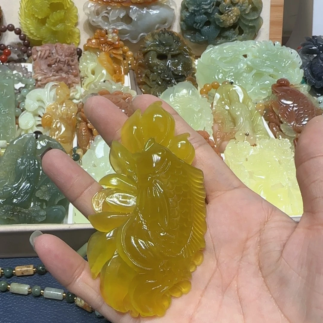 未镶嵌蛇纹石玉吊坠