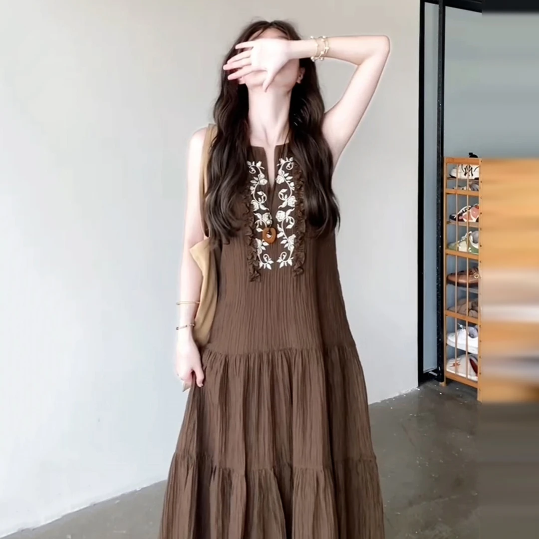 法式度假波西米亚棕色吊带连衣裙子女夏季2025新款小个子气质长裙