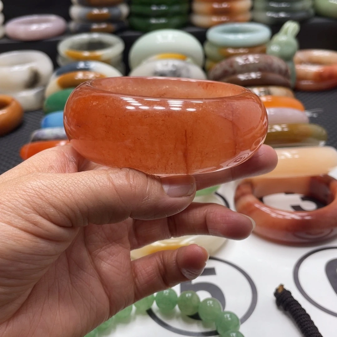 石英岩玉未镶嵌手镯