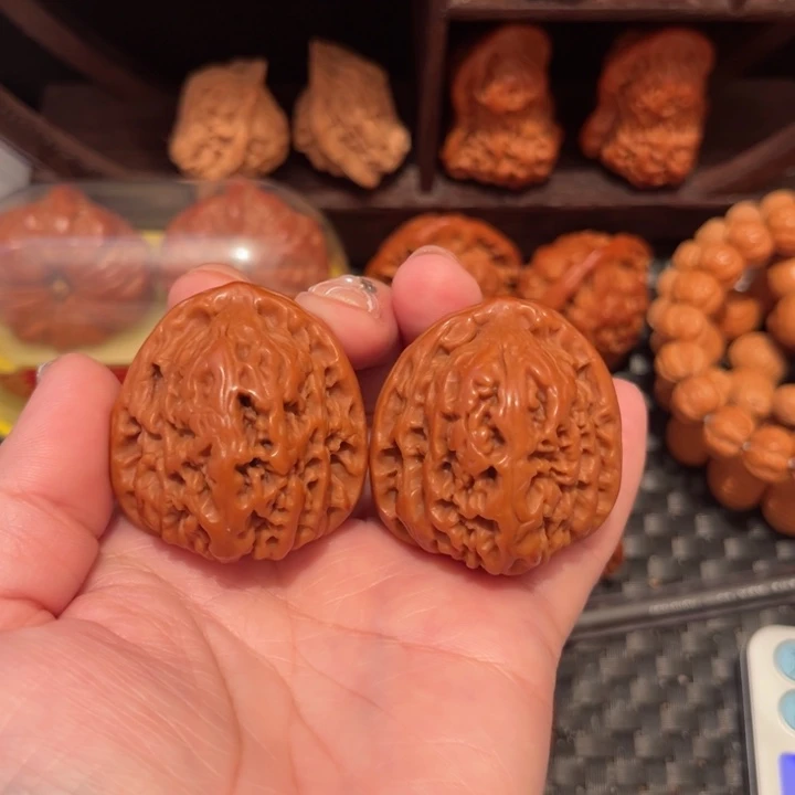 文玩核桃把件大****行南疆石
