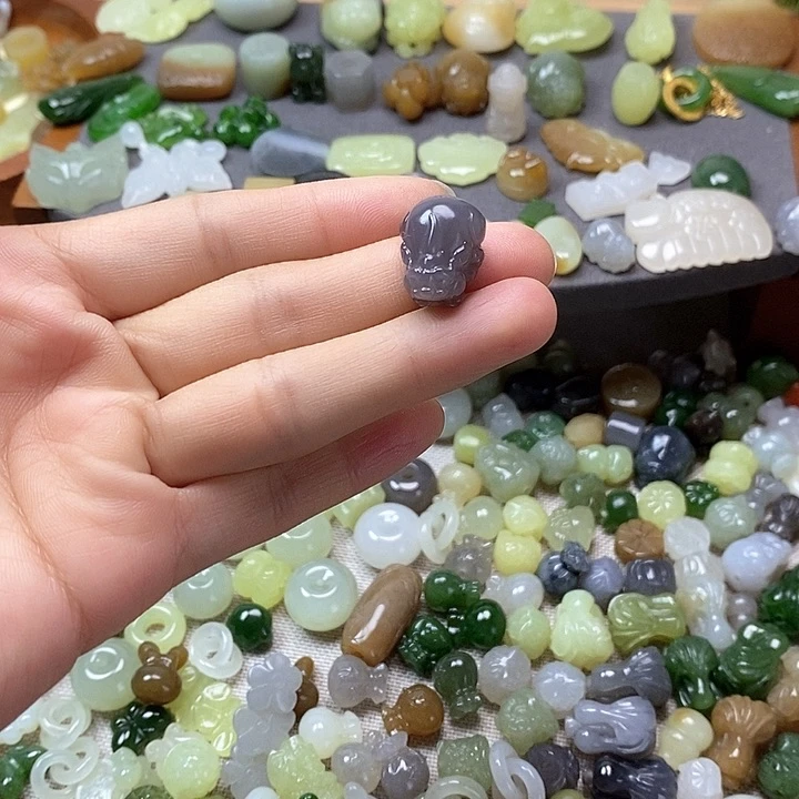 未镶嵌和田玉挂件貔貅