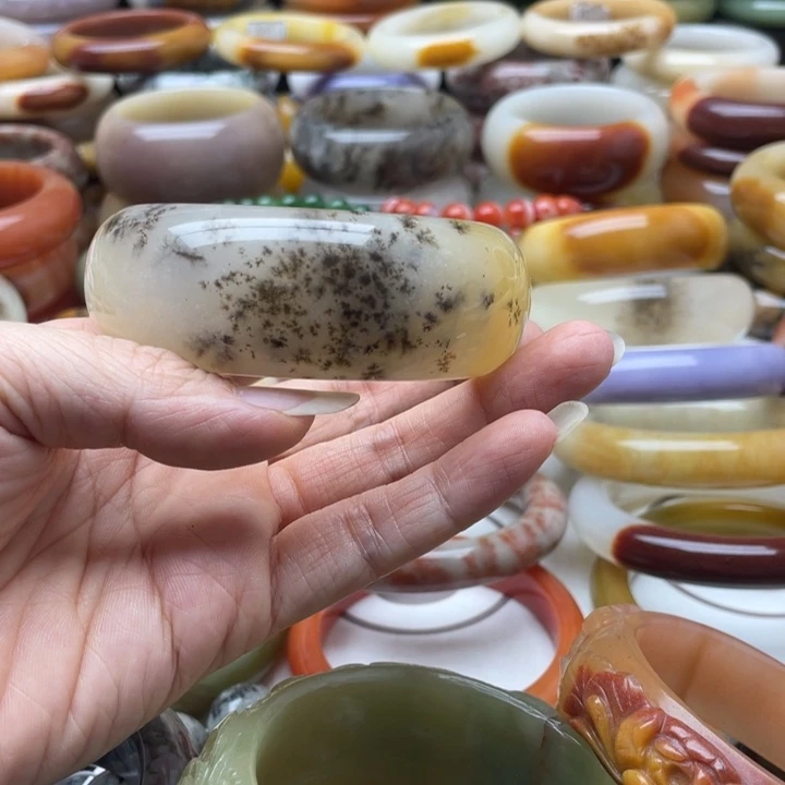 石英岩玉手镯未镶嵌瑞*