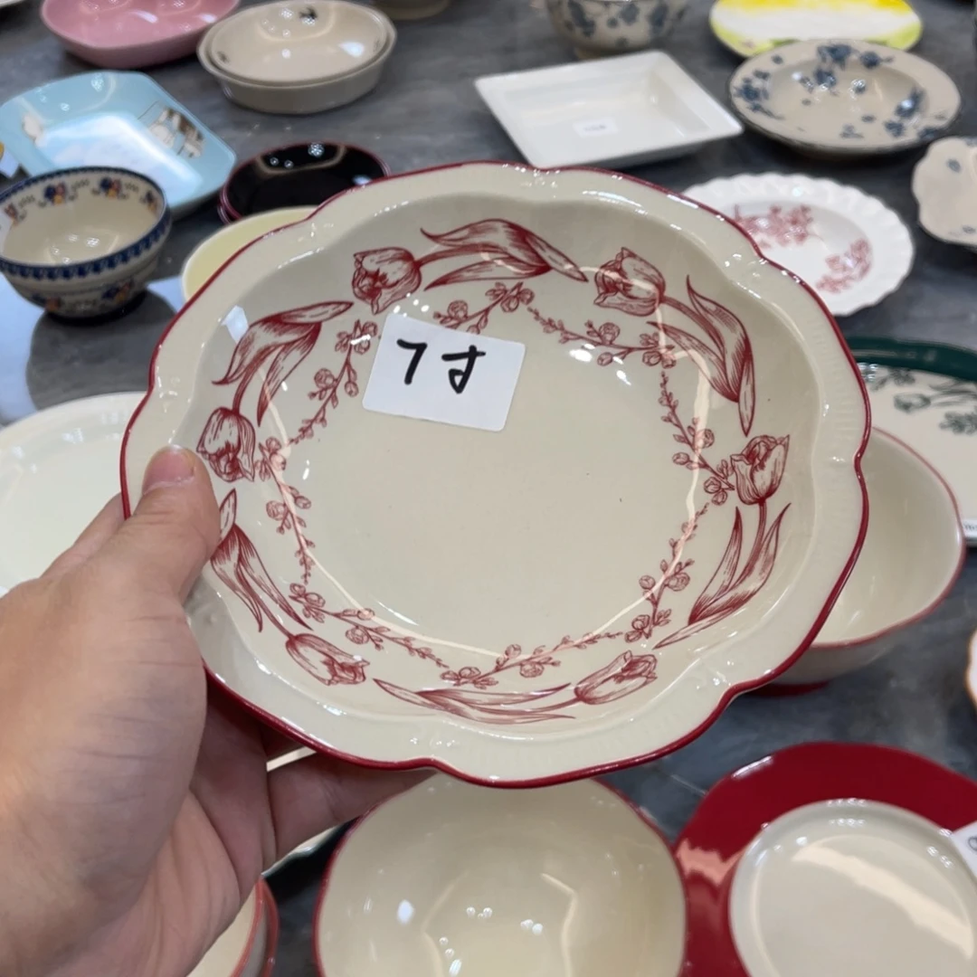 陶瓷微瑕餐具介意勿拍，满18飞！