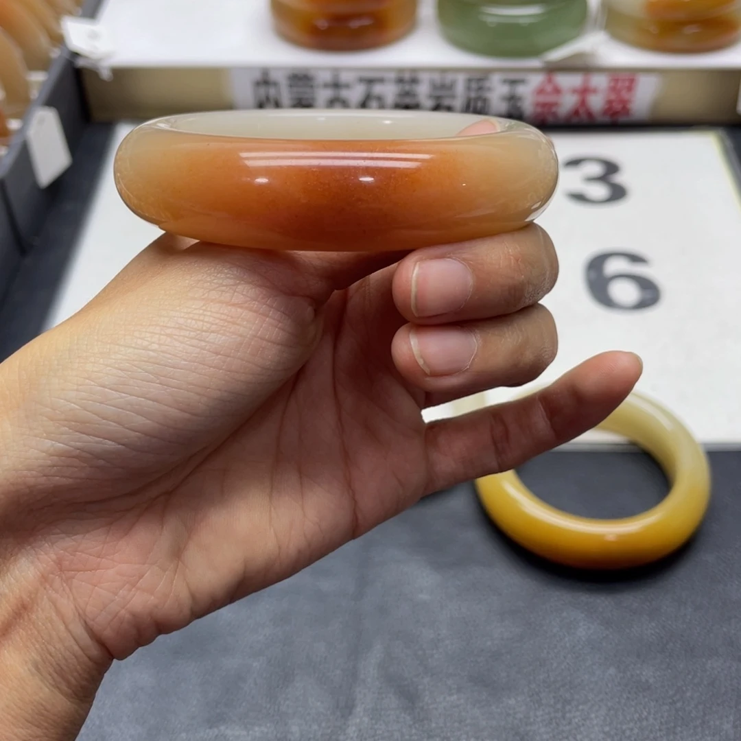 石英质玉手镯未镶嵌莫***姐