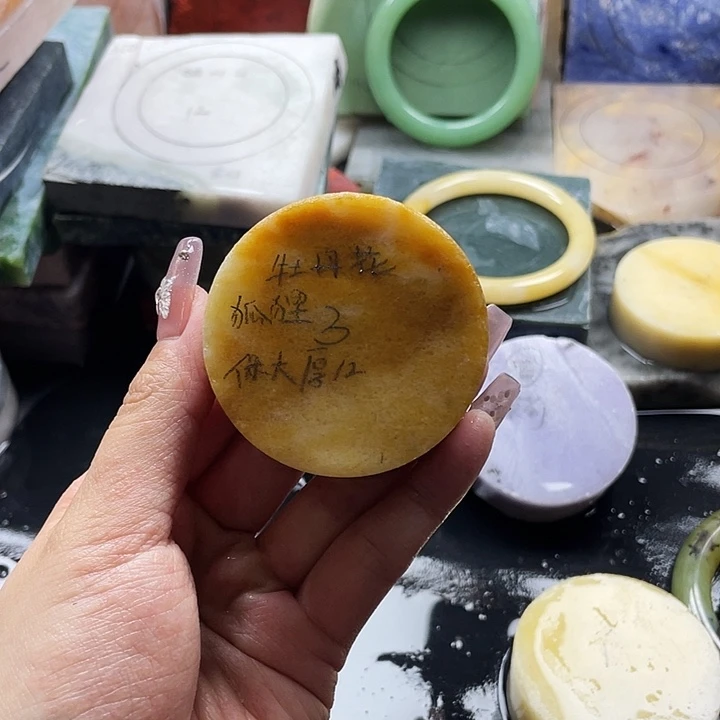 石英质玉未镶嵌颈饰定制