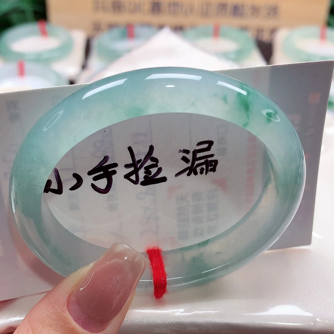 未镶嵌手镯（贵妃镯）翡翠5051正圈能戴，冰透起光，清新飘花