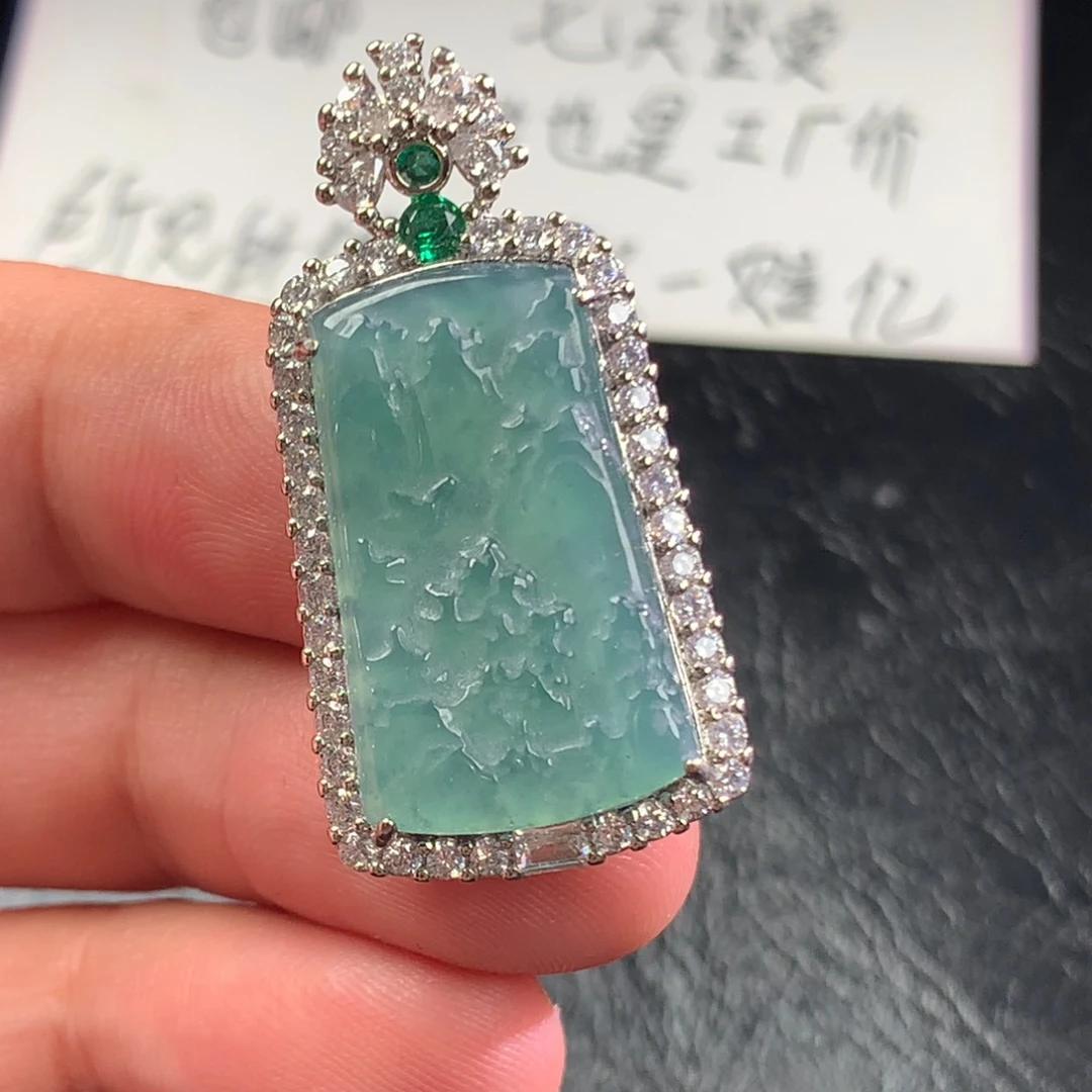 翡翠未镶嵌颈饰山水