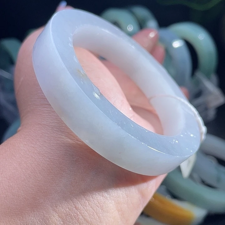 定制翡翠未镶嵌翡翠手镯