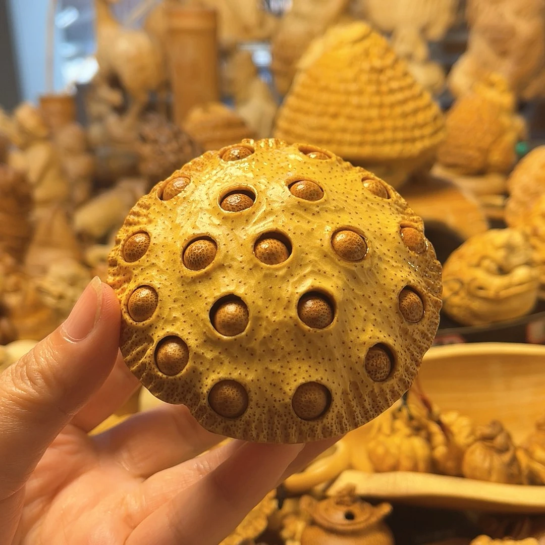 竹恨雕一大把抓莲蓬